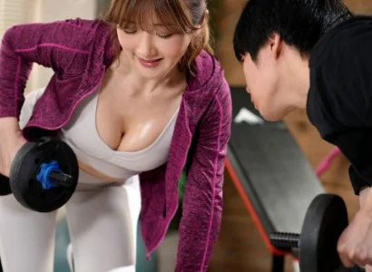 Chàng trai số hưởng với nữ PT gợi cảm chơi trò mây mưa