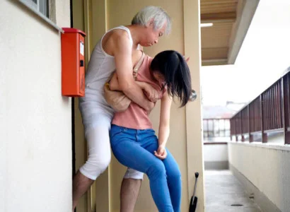 Nàng dâu mới bị bố chồng già ép quan hệ