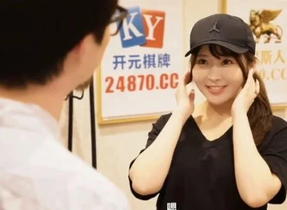 Em gái giao hàng dễ tính dễ tính với khách