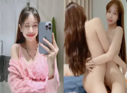Lâm Thái Vy và cô bạn thân móc bím nhau trên nền tảng phát sóng trực tiếp