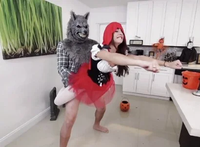 Nàng quàng khăn đỏ địt nhau tình tứ