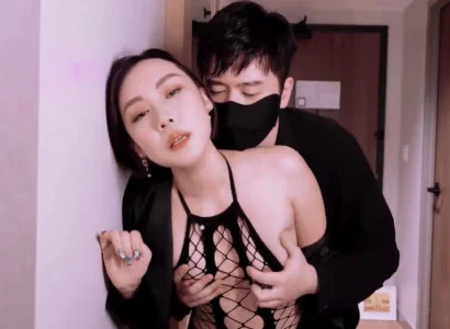 Cô vợ đem thân bán cho sếp để trả nợ cho chồng
