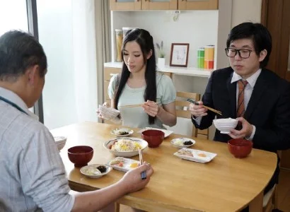 Cô con dâu nứng banh vùng kín cho bố chồng